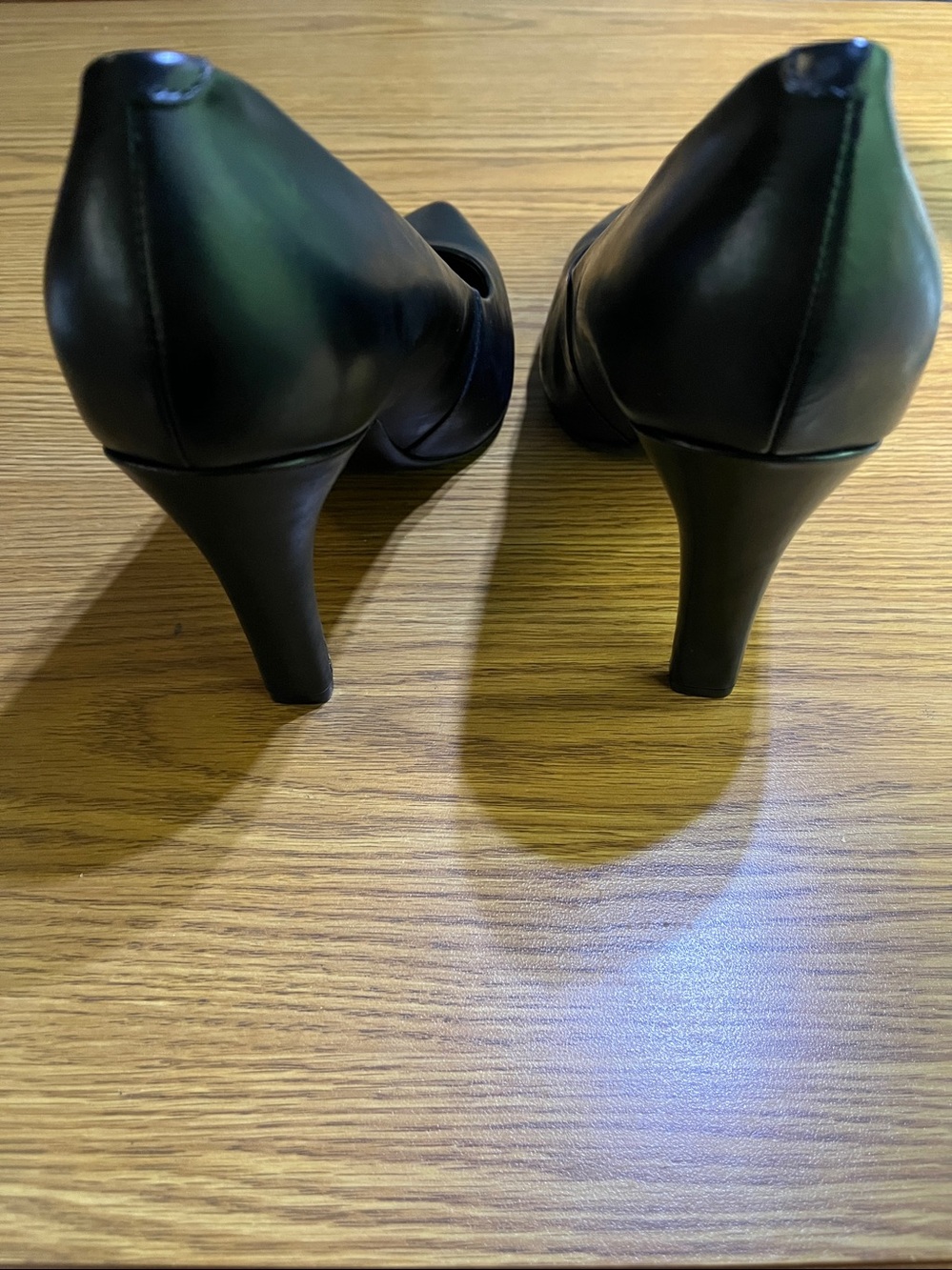 Calvin Klein Black Pointed-Toe Leather Pumps size 9.5M - Picture 3 of 7